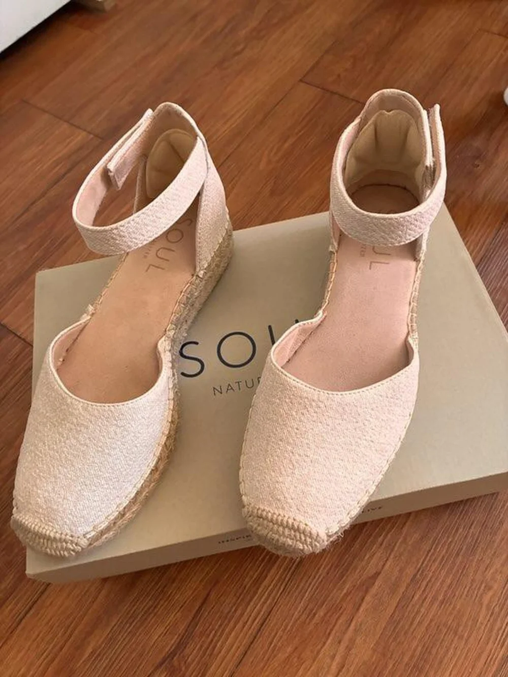 Naturalizer neutral beige